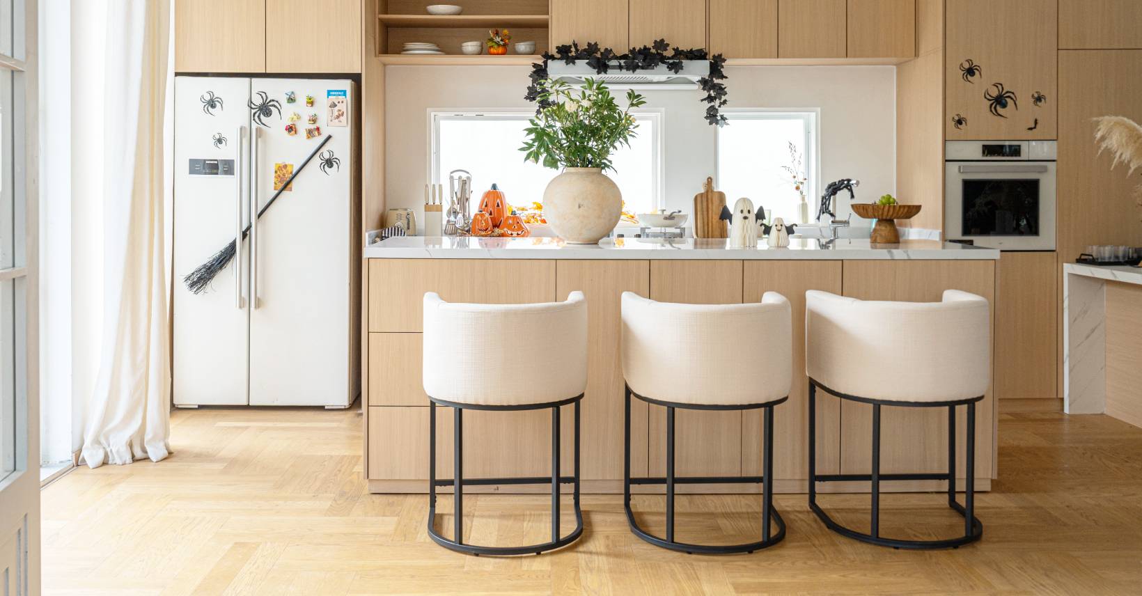 DAYALANE Vintle Bar & Counter Stool Modern Barrel Bar Stools For Christmas With Arm Upholstered Linen Chairs Gold Brass Frame for Kitchen Island Pub Dining Room Multiple Heights Easy Assemble Comfort Support