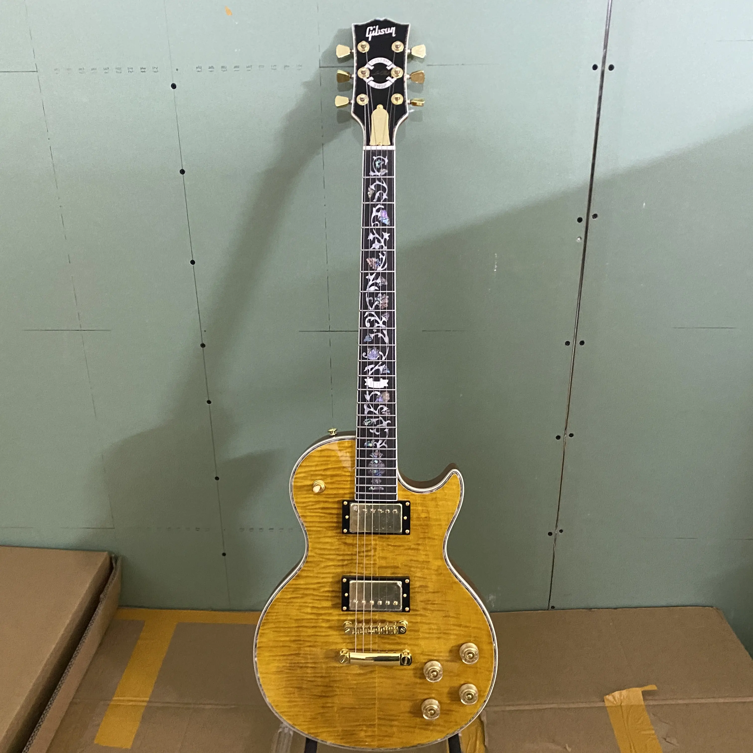 Vintage Yellow Les Paul Guitar - Vine Flower Inlay Fingerboard, Flame Maple Veneer, Abalone Shell Accents, Gold Hardware, Tree of Life Details, Classic Aesthetic, Inlaid Decor, Durable Hardware for Guitar & Bass Accessories, High-Quality Playing