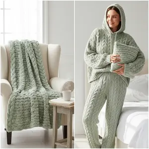 2-Pack Thick Warm Crochet Yarn Super Soft Plush 100% Polyester Light Green Roving Yarn for Knitted Blanket DIY Crafts Home Decor and Hand Knitting Projects Yarn for Crochet