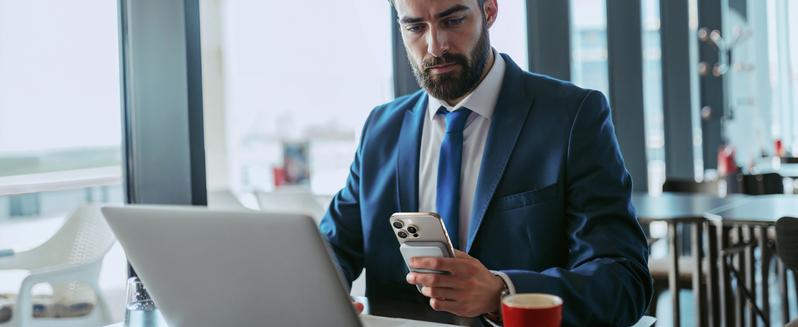 EF ECOFLOW Rapid Power Bank, 5000mAh Qi2 Certified Wireless Magnetic Portable Charger, 30W Max Fast Charging Battery Pack with Built-in USB-C Cable & Stand for iPhone16/15/14/13/12 Series Only