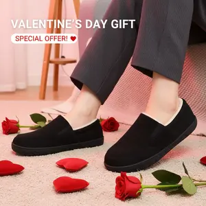 Men's winter thickened home slippers, white short velvet inside the classic upper is soft and warm.Paired with dark gray straight-leg home pants and light-colored woven carpet, it shows a simple and calm style.The non-slip sole is safe and quiet, suitable