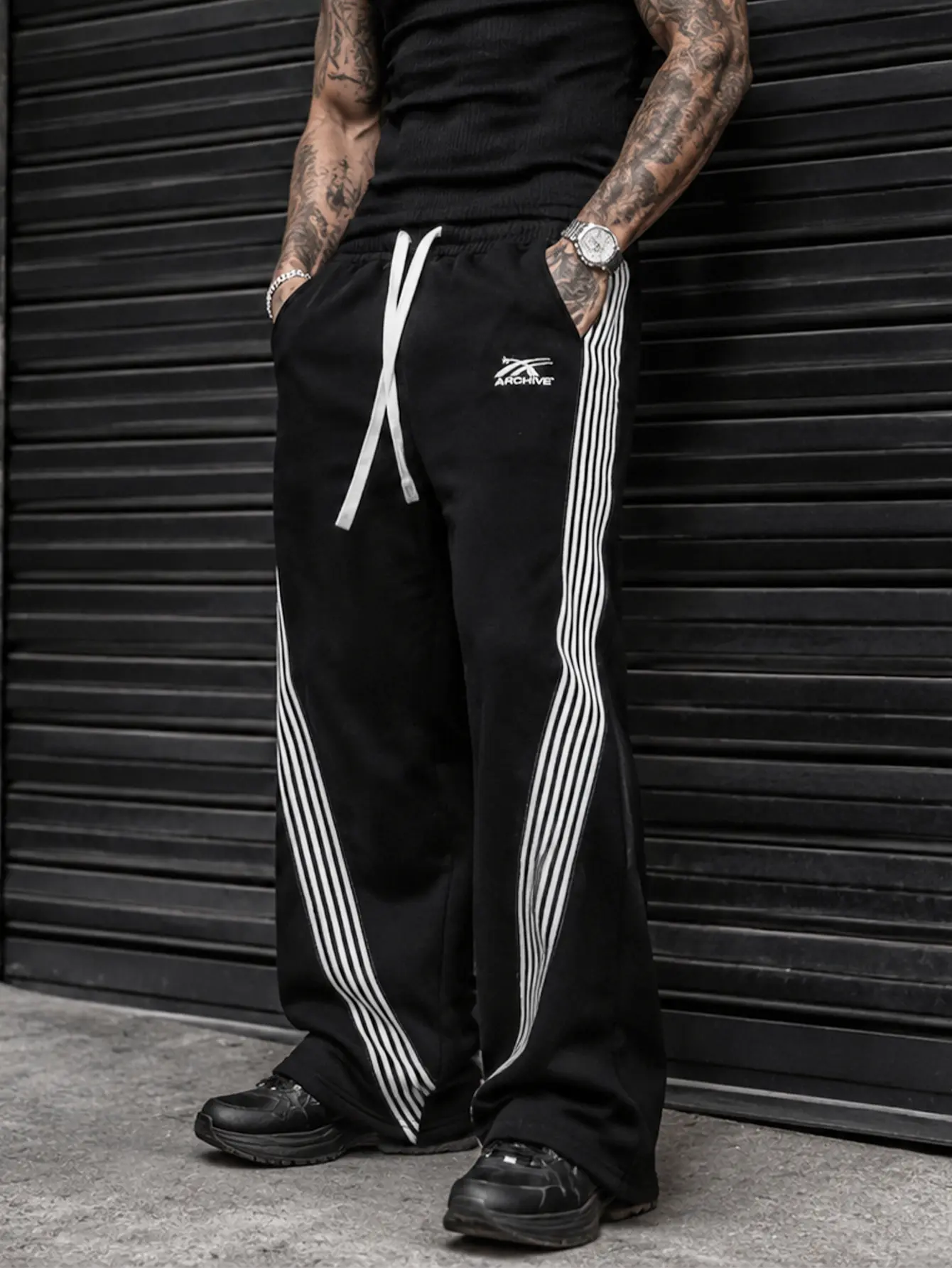 Men’s Polyester Streetwear Athletic Trousers, Autumn-Winter All-Seasons Trendy American-Style Pants with Side White Stripes, Flare Legs, Elastic Drawstring Waistband, Small Embroidery, High-Street Retro Drape