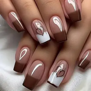 24 pieces of adorable gradient heart-shaped wearable nail art, with a glossy finish covering the heart-shaped design. Suitable for women's daily use elegant fake medium square new Dark glitter classic french manicure diverse style Press-On sweet cute