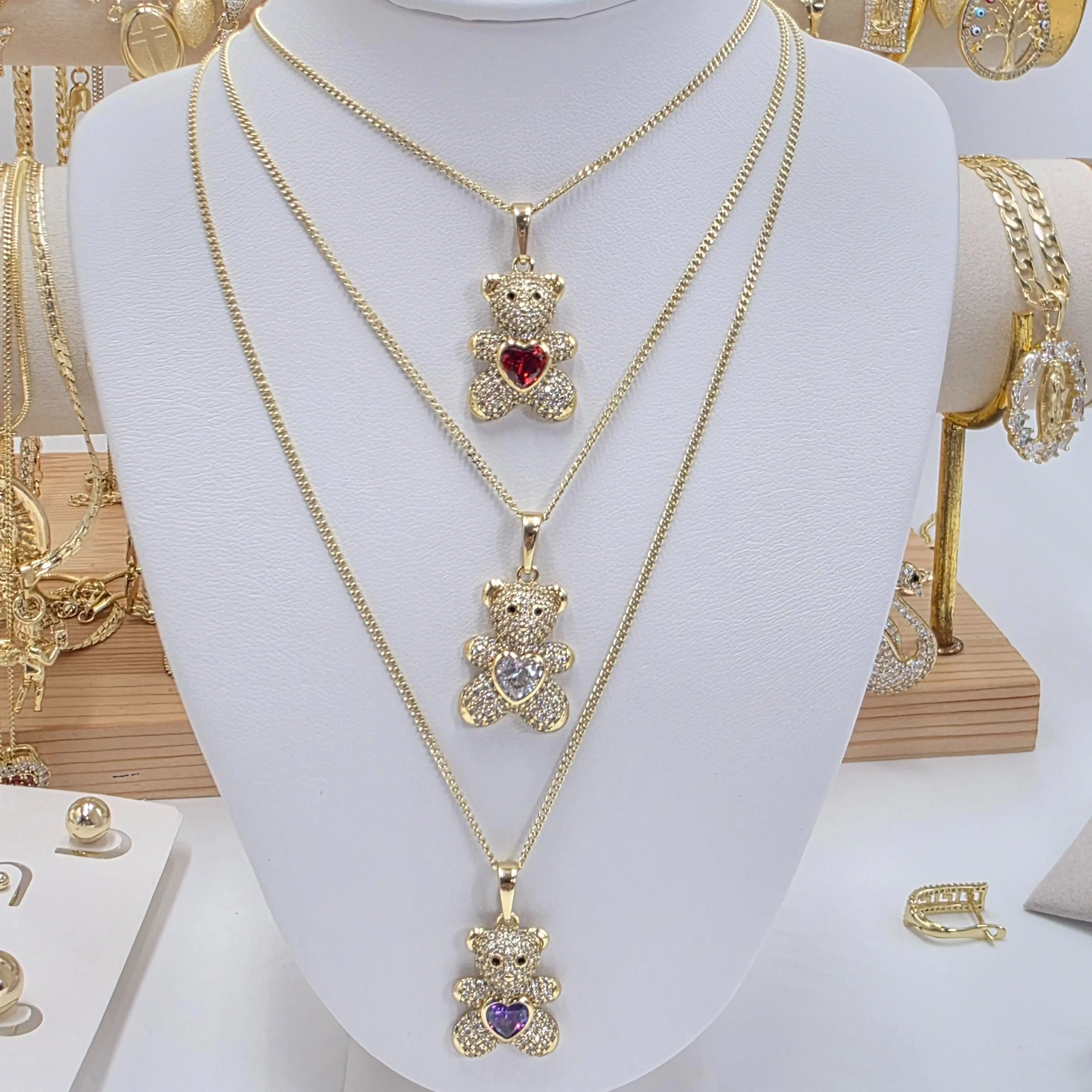 Gold-Plated Bear Pendant Necklace for Women, Statement Animal Jewelry with Heart Cutout, 20-Inch Chain, Exquisite Jewelry Gift, Stylish Accessories, Meaningful Gifts, Animal Themed Gifts