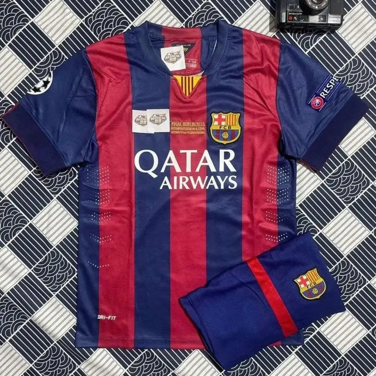 FC Barcelona Retro 2015 Football Club Kit, Collectibles Jersey for Fans