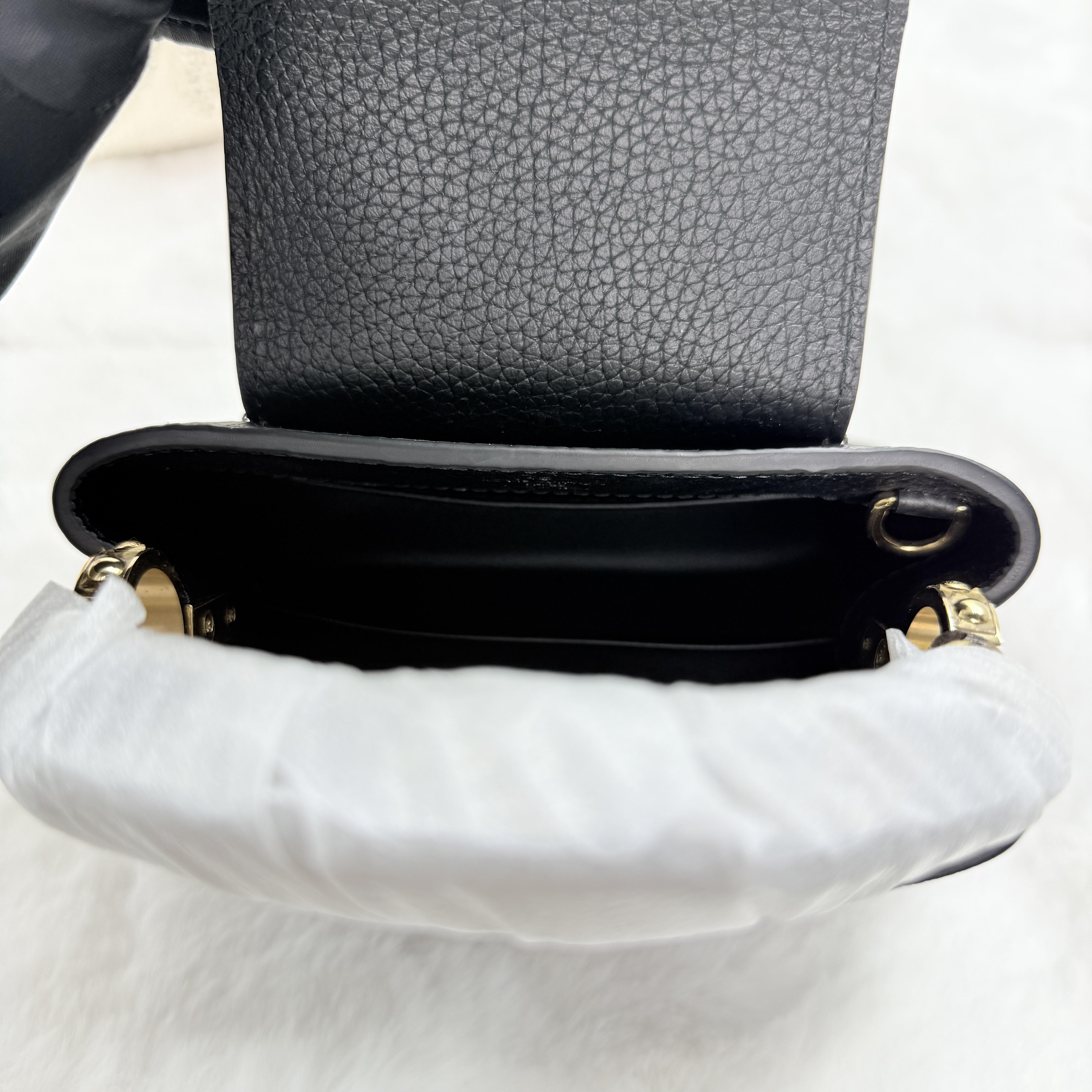 Pre-owned Louis Vuitton Capucines Mini handbag in black Taurillon leather with a genuine python handle |18805178 WWL