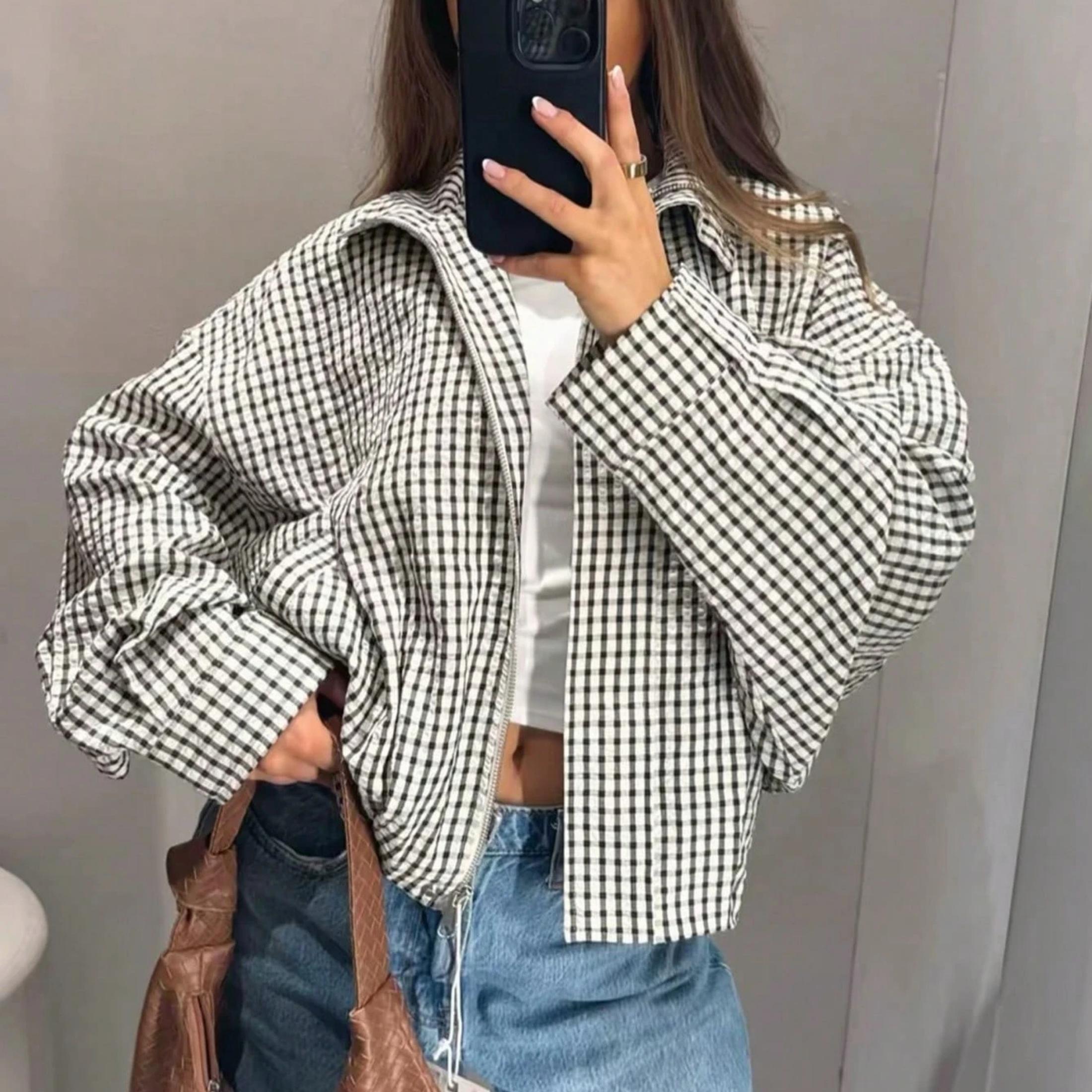Classic Black and White Plaid Pattern