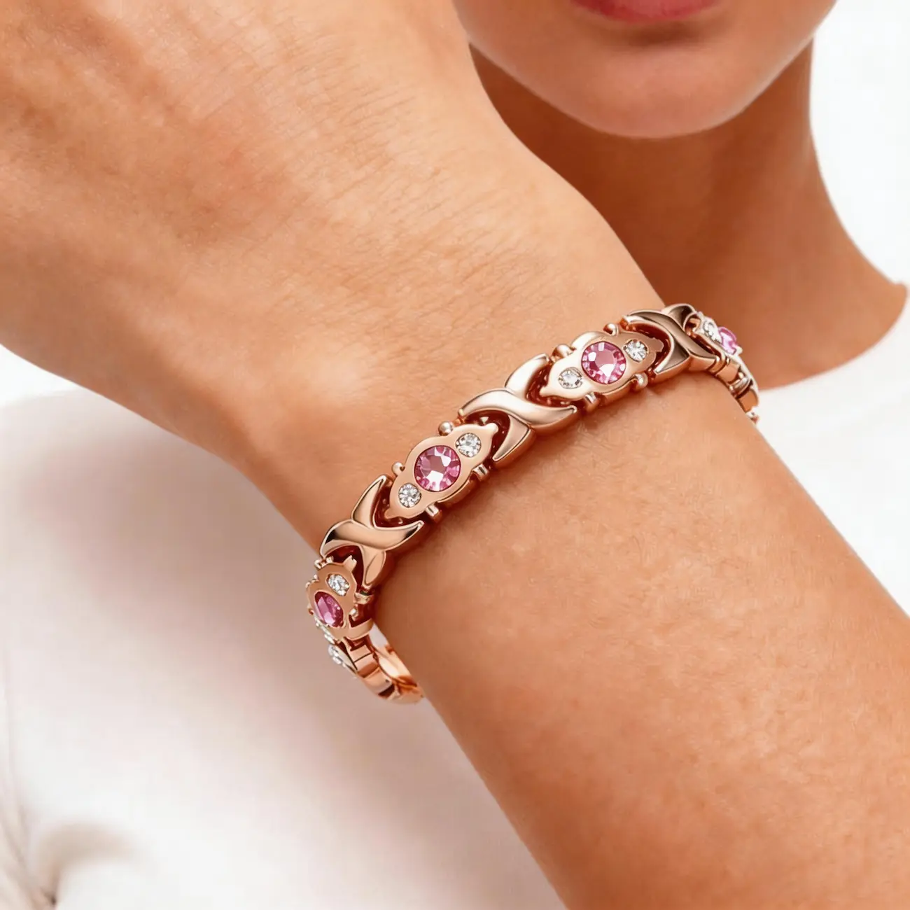 Magnetic Bracelet for Women Rose Gold Rhinestone Inlay Magnetic Therapy Relieve Fatigue Perfect Gift for Mom Wife Daily Wear Wellness Jewelry Trendy Bangle Care And Affection Glamour