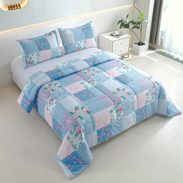Pastoral Patchwork Floral Bed Set - 2-3pcs Reversible Quilted Queen Comforter Set with 1-2 Pillowcases, Breathable Soft Cozy Setup, Farmhouse Look Bedding for All Seasons, Ideal for Bedroom, Floral Bedding, Flat Weave