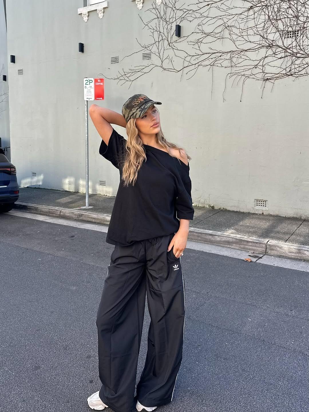 Fisoew Sports  2026 Summer Spring Women's Off-Shoulder Crop Top, Loose Fit, Summer Sports T-shirt, suitable for home wear, travel,