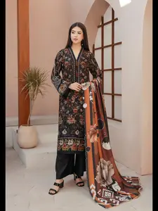 Traditional Pakistani Salwar Kameez, Cultural Wear for Women