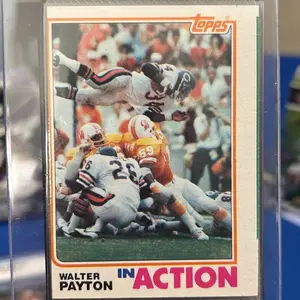 1982 Topps Football #303 Walter Payton Factory Miscut