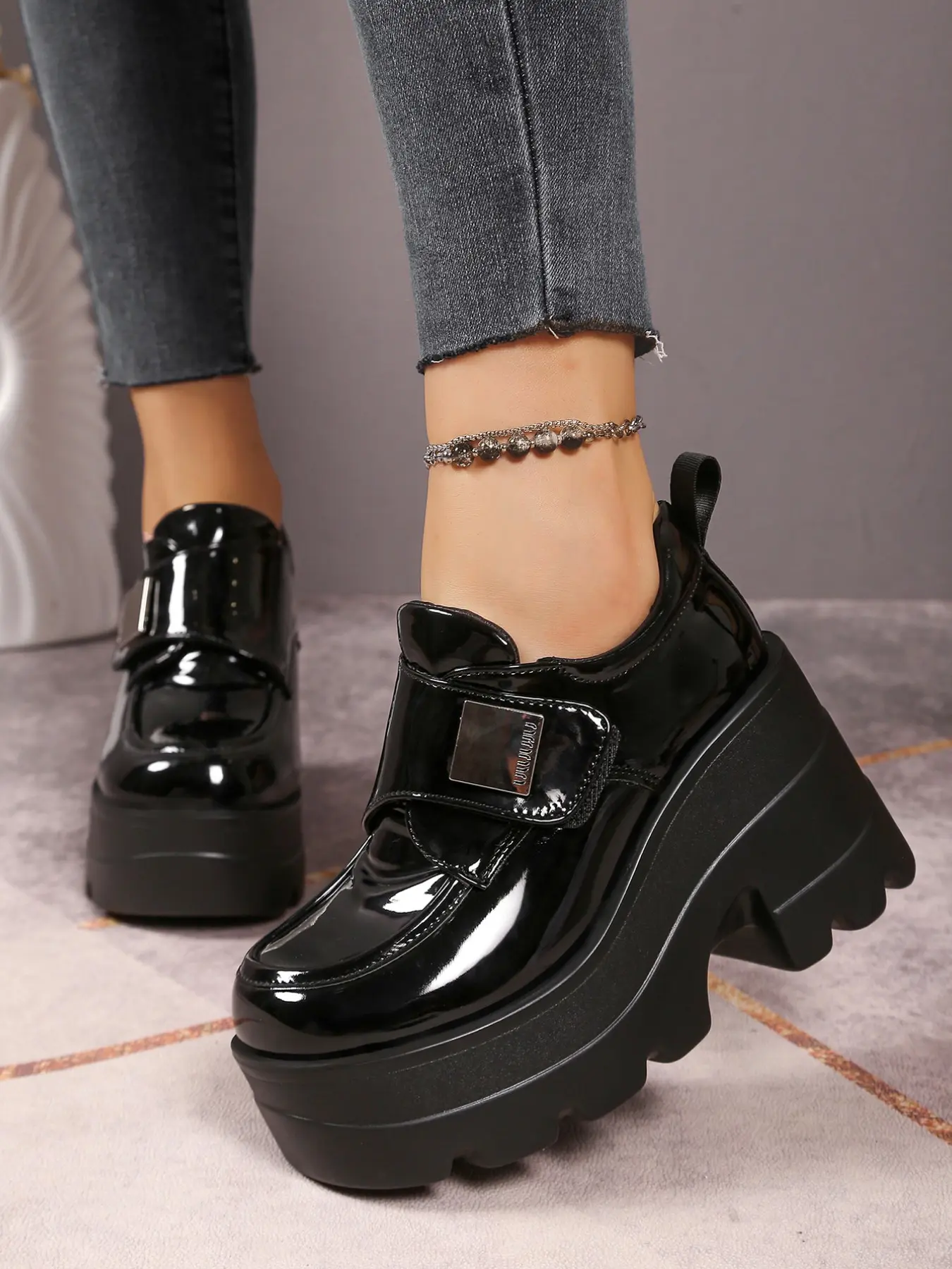 Women's 11CM Ultra High Chunky Heel Platform Loafers, High Heels, Dark Academia Gothic Preppy Style, Glossy Patent Leather Velcro Strap Metal Decor Non-slip Lug Sole Round Toe Shoes, For Ladies Campus Daily Wear, Office Casual