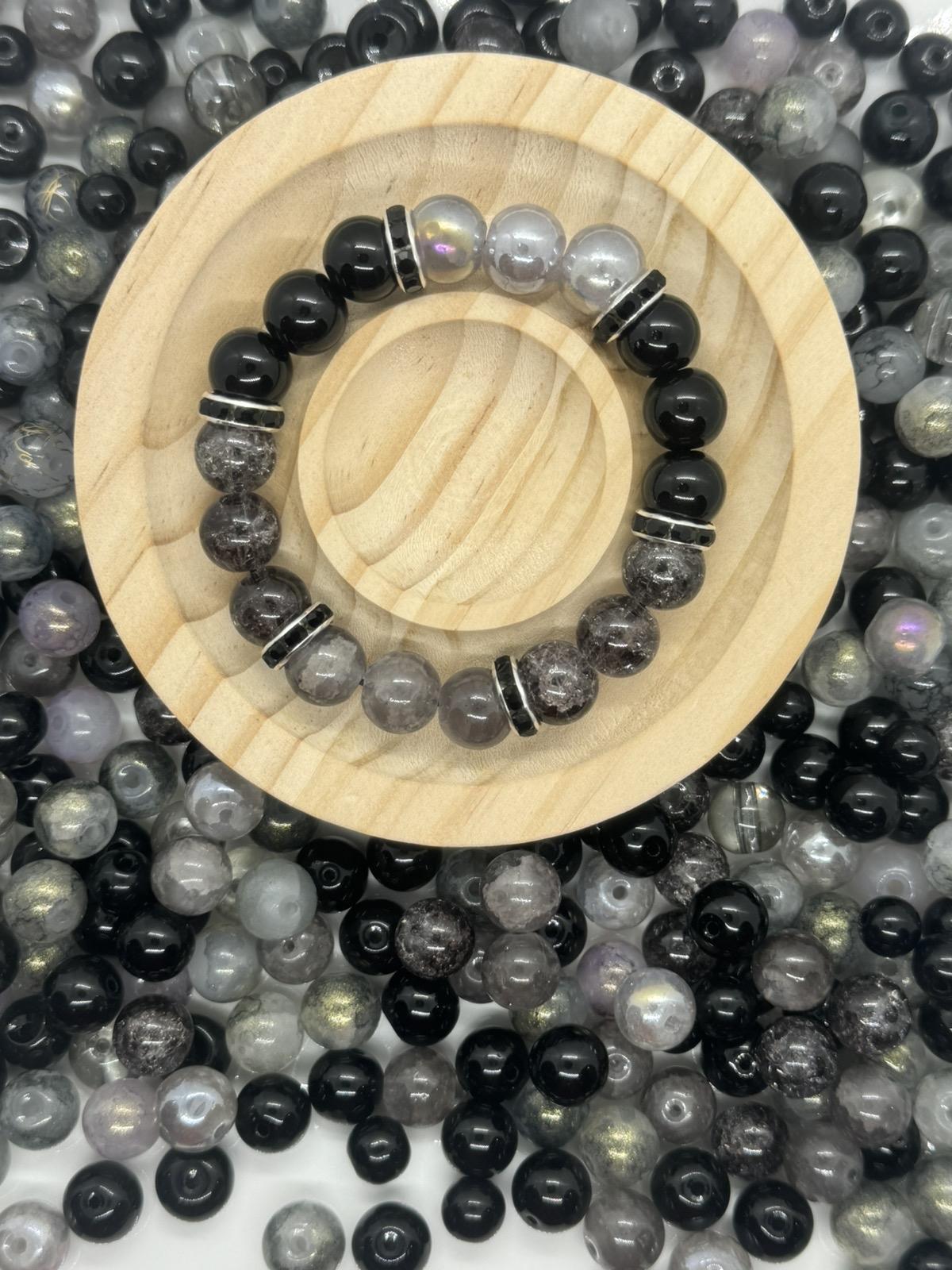 Dark grey/black crackle bead mix