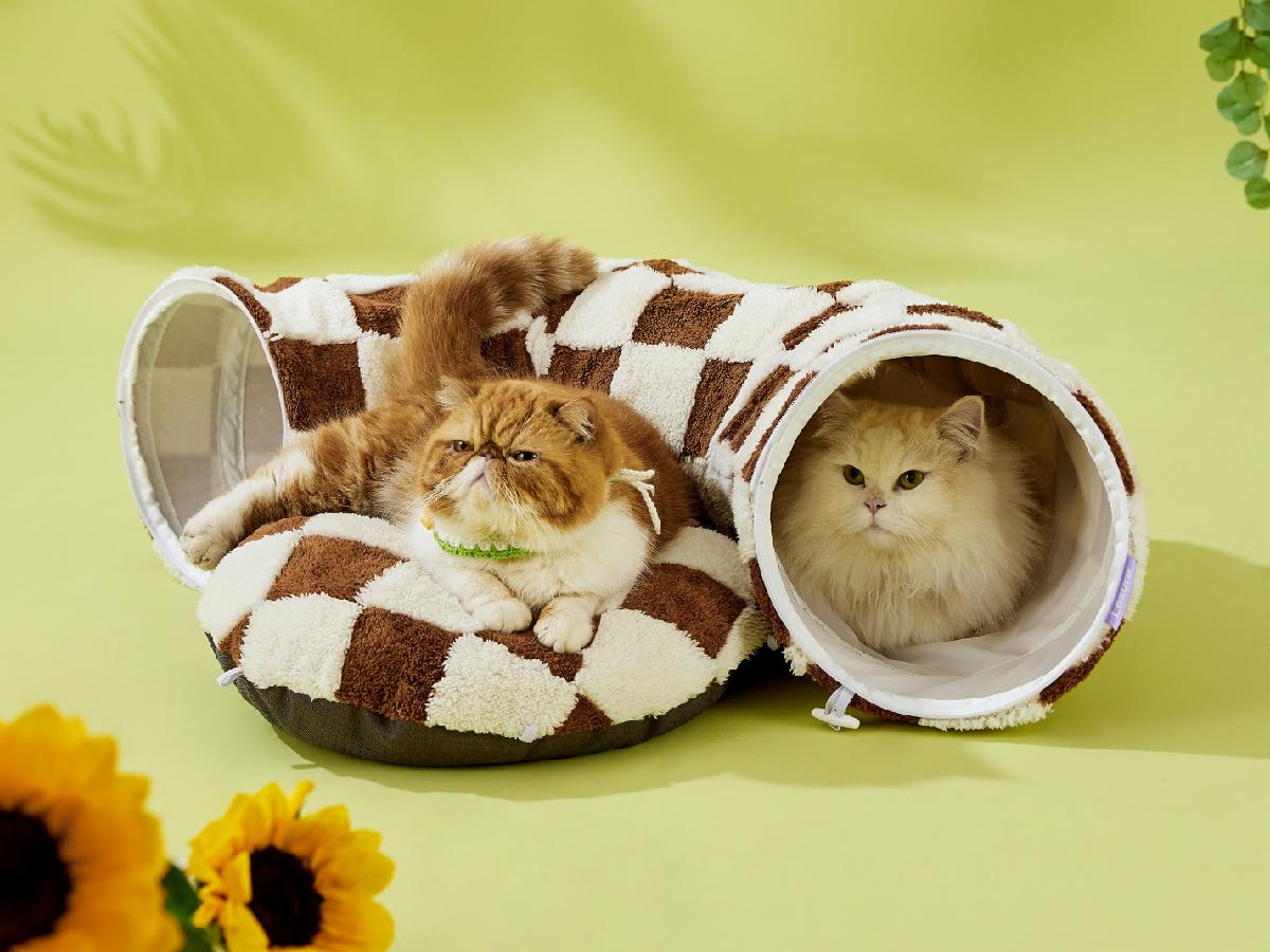 Lesure Cat Tunnel Bed for Indoor Cats - Warm&Cozy Cute Cat Donut Tunnel with Washable Circle Cushion, Valentine’s Day, Round Pet Play Tunnel Toy for Kitten/Puppy/Rabbit, Peekaboo Cave Toy, Cool Cat Stuff, Perfect for Autumn & Winter Calming