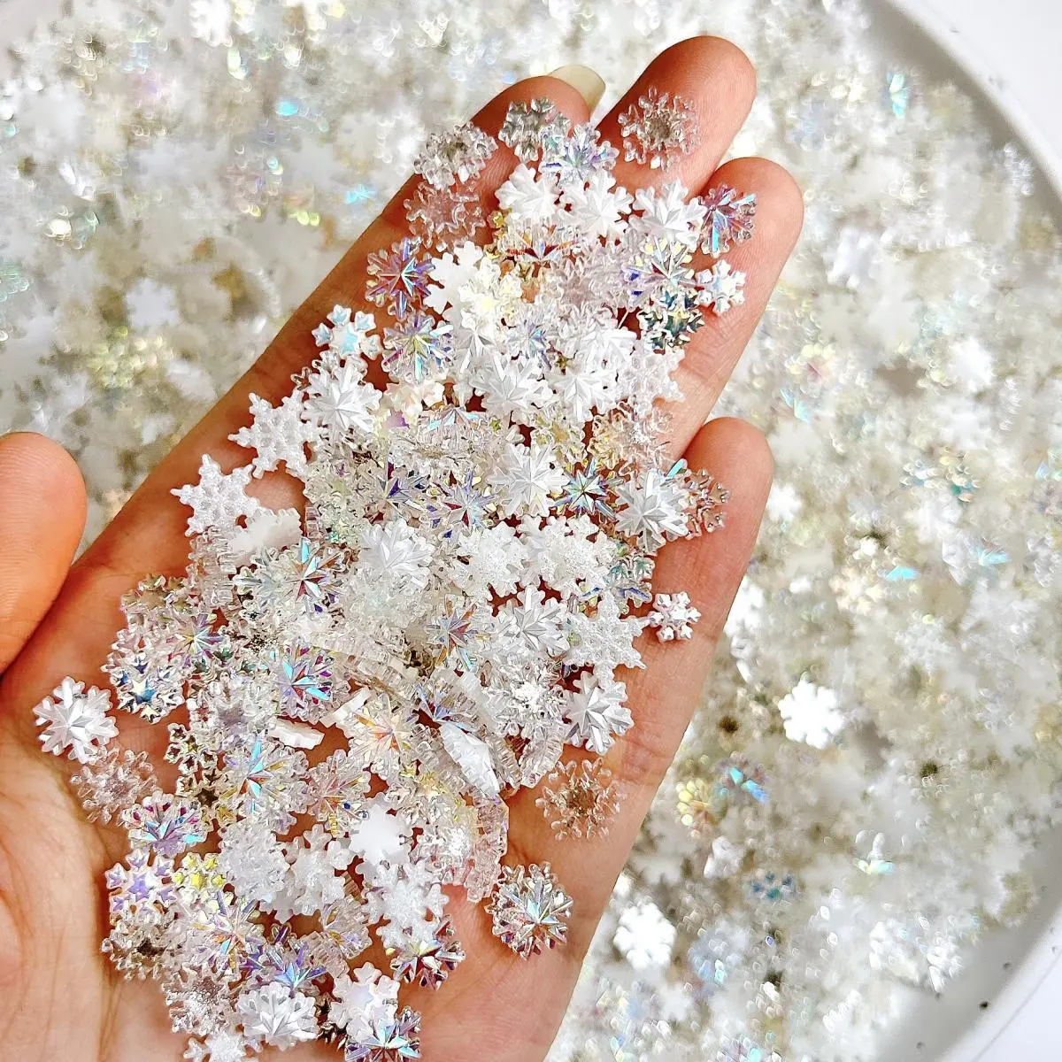 Minimalist Pure White Hexagonal Snowflake Nail Charms Sweet Gradient Colored Snowflake Resin Nail Art Decorations for DIY Nails