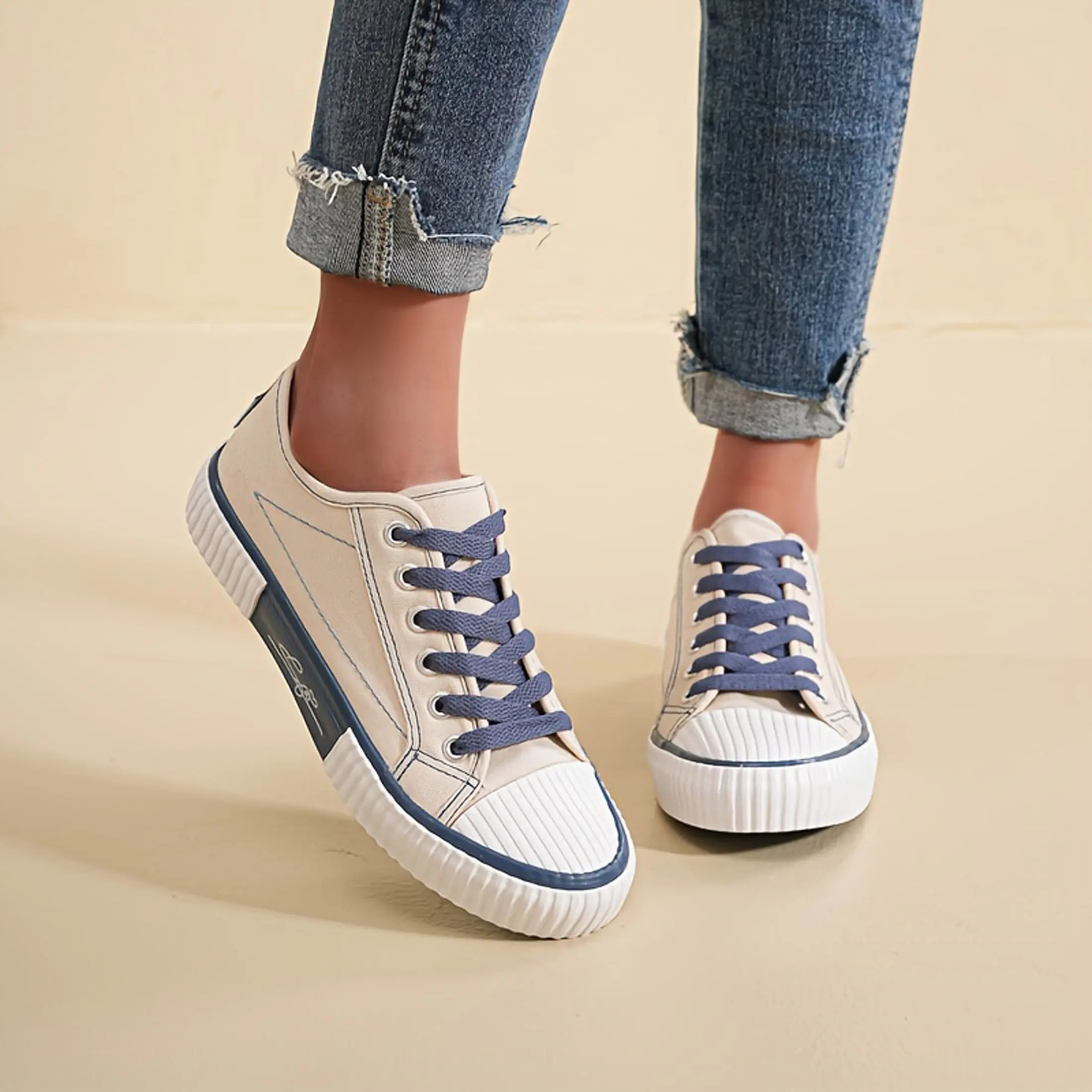 Women's Canvas Sneakers Low Top Canvas Skate Shoes Embroidery Lines Tennis Shoes Springfresh