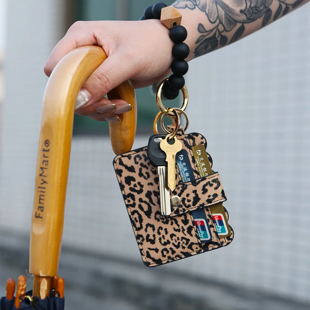 Unisex Silicone Bracelet Wrist Keychain Pendant, Ol Fashion Handmade Beads Accessory with Artificial Leather Accents for Daily Wear, Quadrilateral, Round Shapes