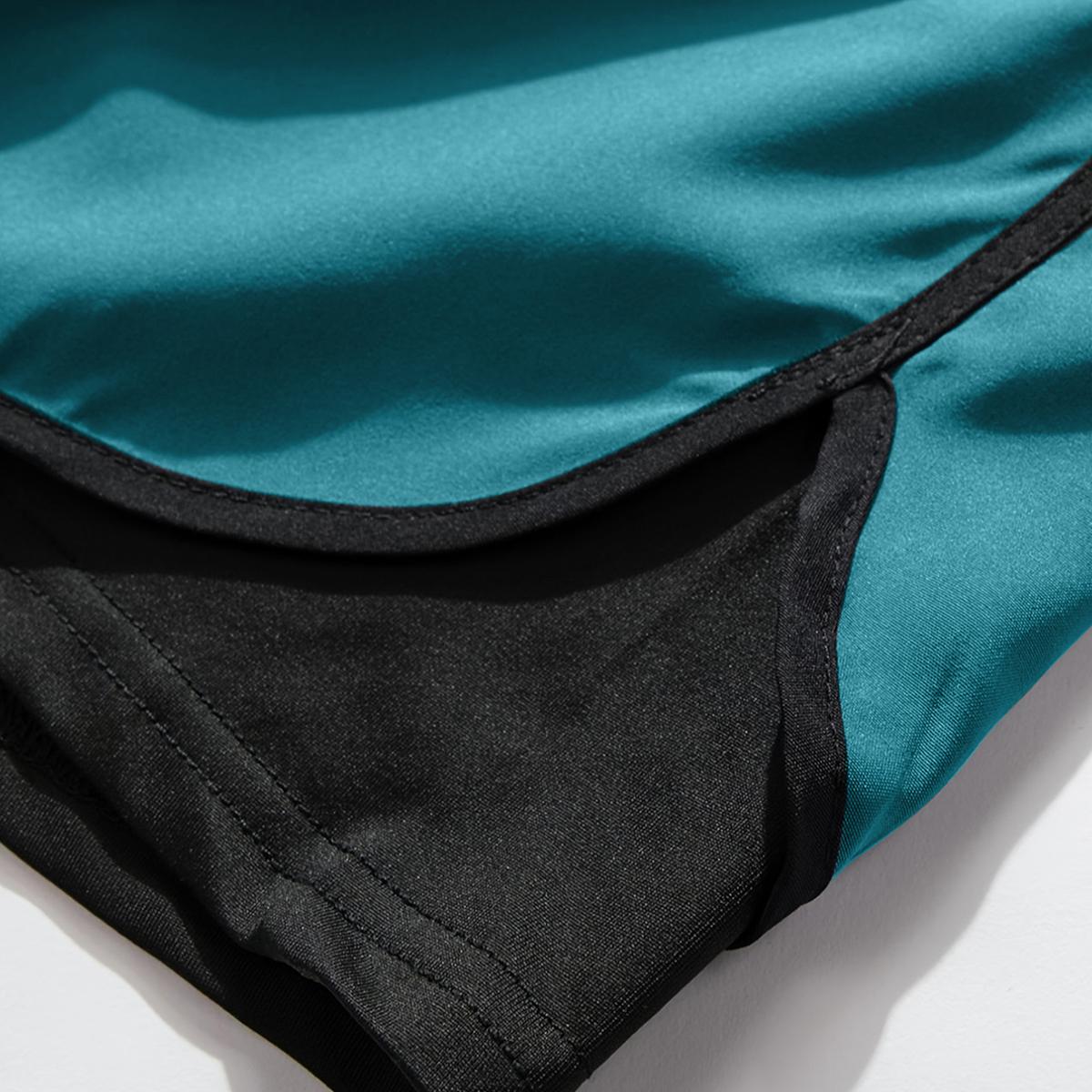 Lightweight and quick-drying sports shorts for men, suitable for summer outdoor fitness, running and leisure sports. It has a double-layered inner lining and built-in pockets.