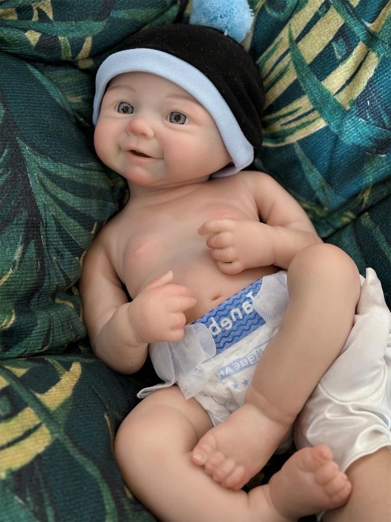 Reborn doll, 18 inches/45 cm tall, made of soft silicone for a lifelike feel; closed-eye sleeping design; newborn girl doll that appears brand new. Comes with a birth certificate and clothing—the perfect gift for a child.