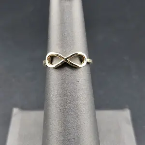 Gold 14k Ring Size 6 Infinity Design for Everyday Wear Classic Jewelry