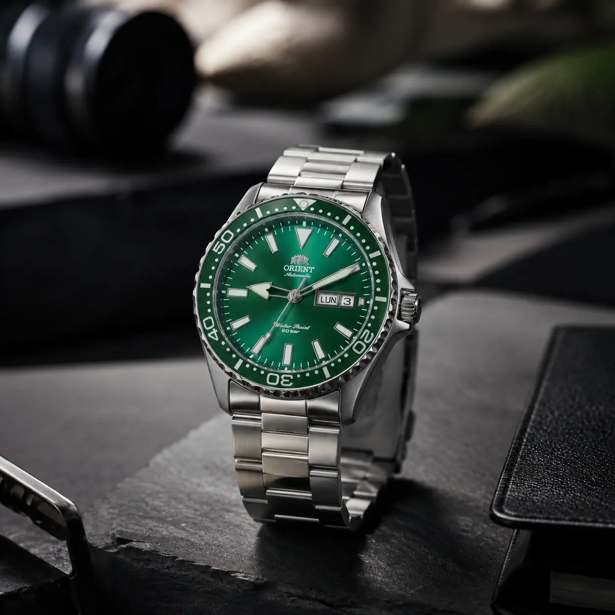 Pearlora Imported Orient Men's Automatic Mechanical Diver Watch with Clasp Mechanism, 200m Water Resistant, Luminous Dial, Submariner Style Clasp Mechanism Mechanical Watch, Clasp Mechanism Mechanical Watches