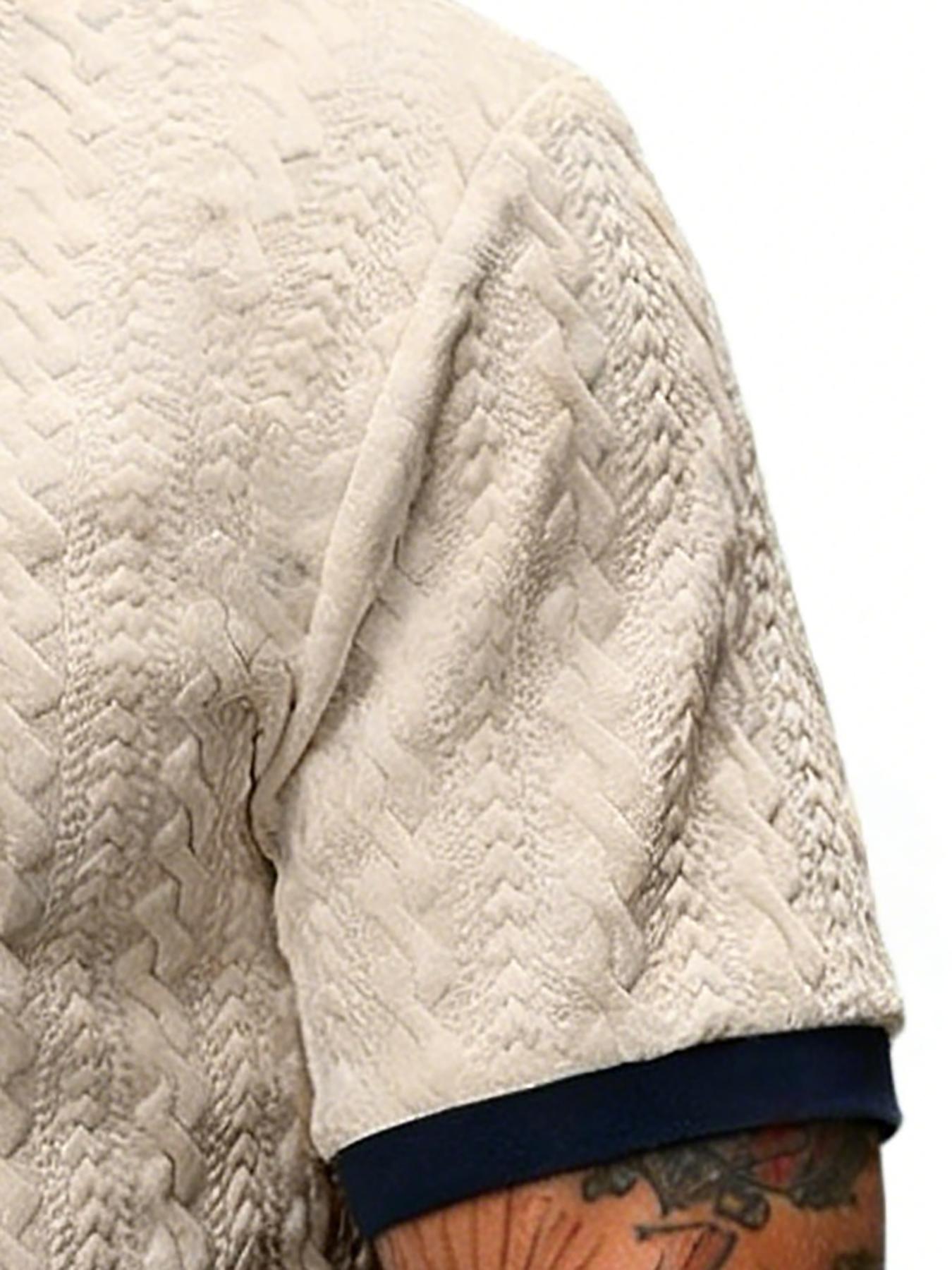 Men’s contrast-color short-sleeve casual commuter polo shirt Men’s knit polo shirt Cream-colored men’s polo shirt Men’s V-neck knit sweater Men’s short-sleeve knit polo shirt Men’s textured polo shirt Retro-style men’s polo shirt SpringStatements