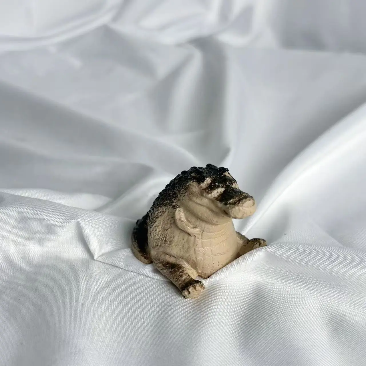 Classic Mini Crocodile Figurine, Resin Animal Sculptures, Decorative Sculptures, Cute Desktop Decoration Pet, Suitable for Garden, Tabletop, Lawn, Indoor Courtyard Decor, Creative Home Interior, Resin Figurine Statue, Animal Decorations
