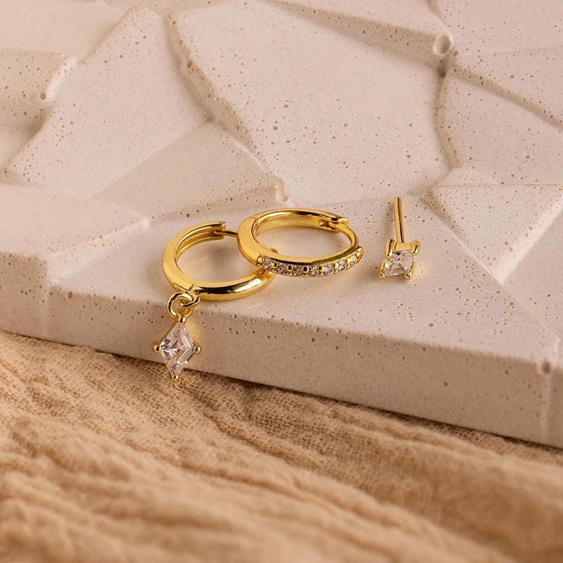 17KM 8pcs Small Gold Hoop Earrings for Women, 14K Gold Plated, Lightweight, Hypoallergenic Huggie Hoops for Multiple Piercing