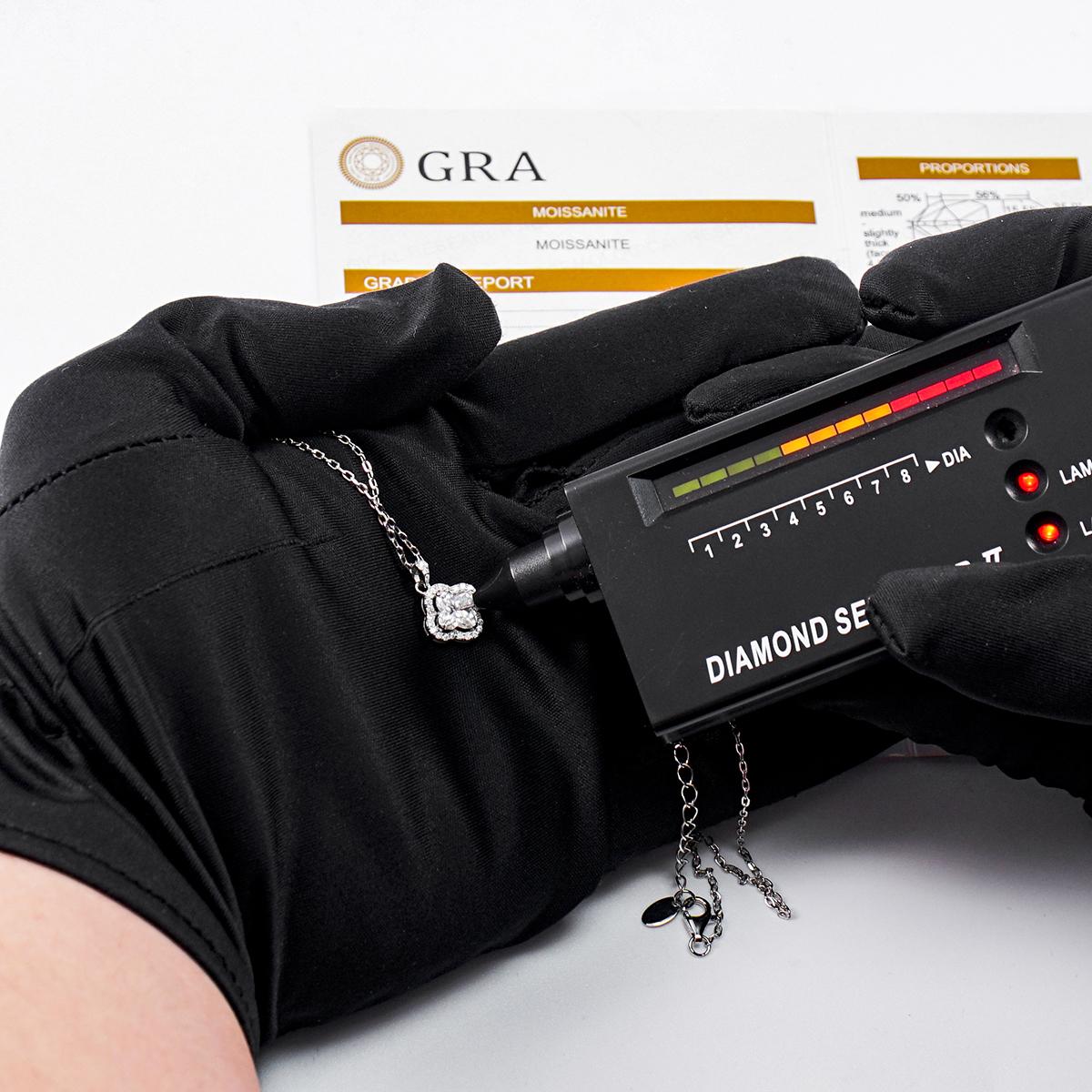 Moissanite 1.1ct Bling Luxury Four-Leaf Clover Pendant Necklace Luck and Love Moissanite Jewelry Engagement Wedding Anniversary Perfect Gifts