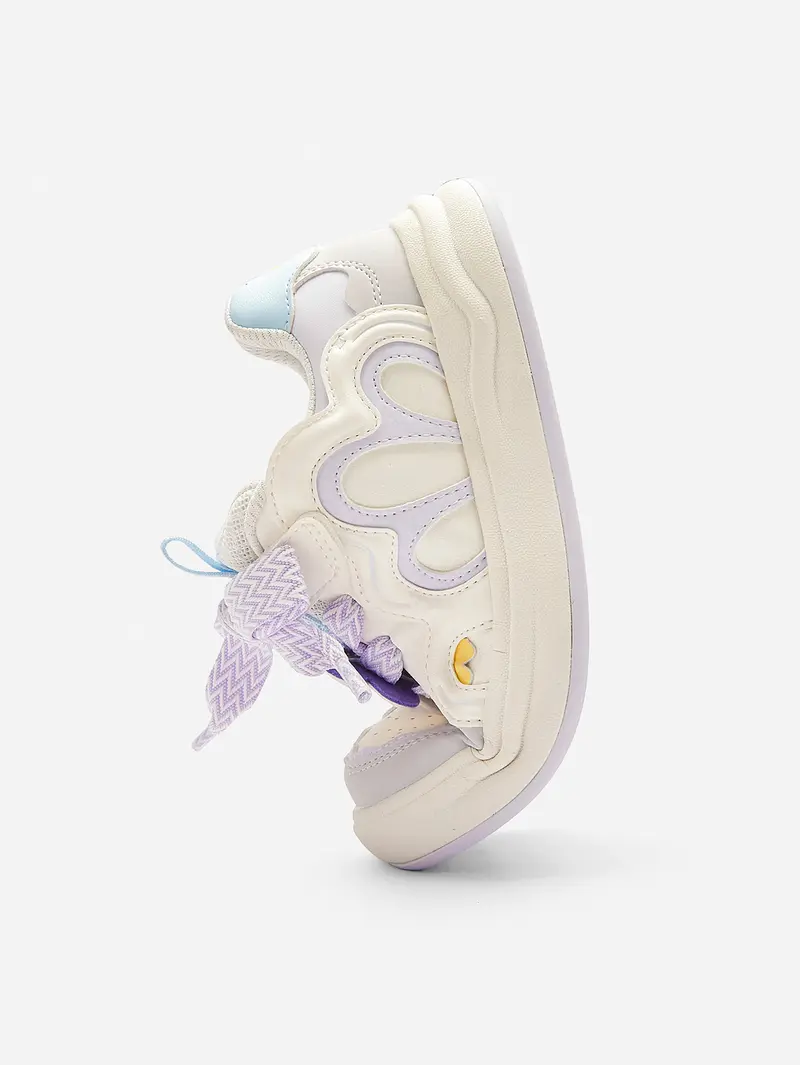Balabala Girls' Casual Trainer Footwear - 2026 Spring Trend Low-Top Synthetic Sneakers, Sweet White Back to School Shoes, Round Toe, 3D Floral Design, Anti-Mold, Gentle Rebound EVA Midsole, Rubber Outsole, Quiet Step, Flat Heel (1 cm or Less)