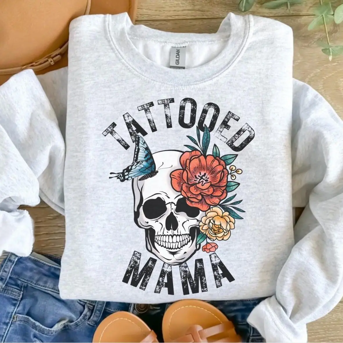 Women's VibeTeesx Flat Tattooed Mama Skull Printed Cotton Long Sleeve Round Neck Sweatshirt - Edgy Mom Life Crewneck, Alternative Streetwear Cozy Gift for Tattooed Moms