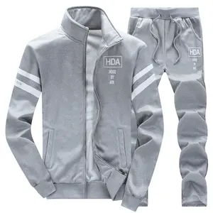 Men’s casual athletic tracksuit set with letter print, suitable for all seasons; men’s casual sportswear outfit.