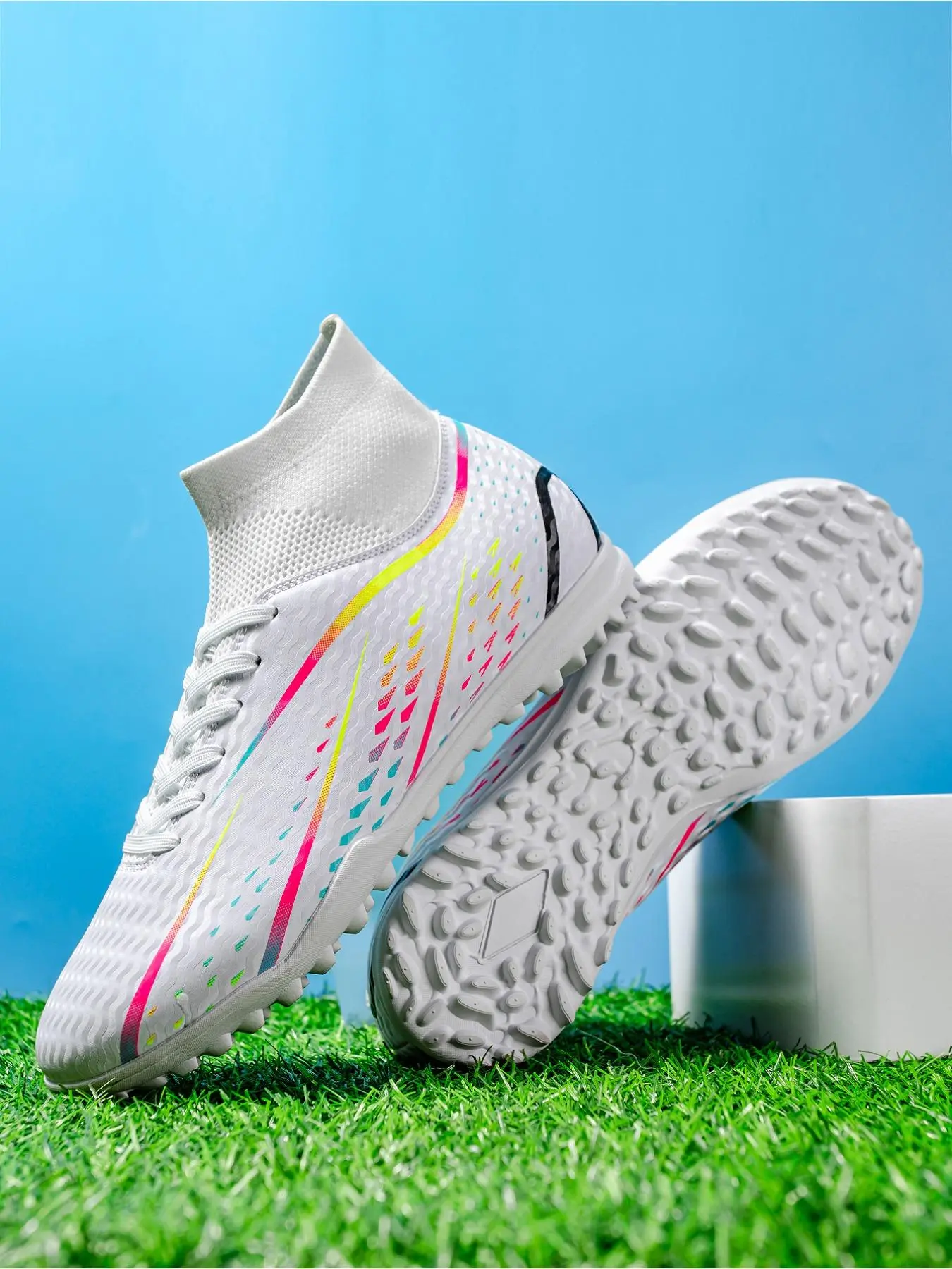 High Top Football Shoes, Lace Up Soccer Shoes, Football Cleats, Turf Shoes, Football Field Boots, Non-slip Football Training Shoes, Professional Football Shoes for All Seasons, Sports Shoes