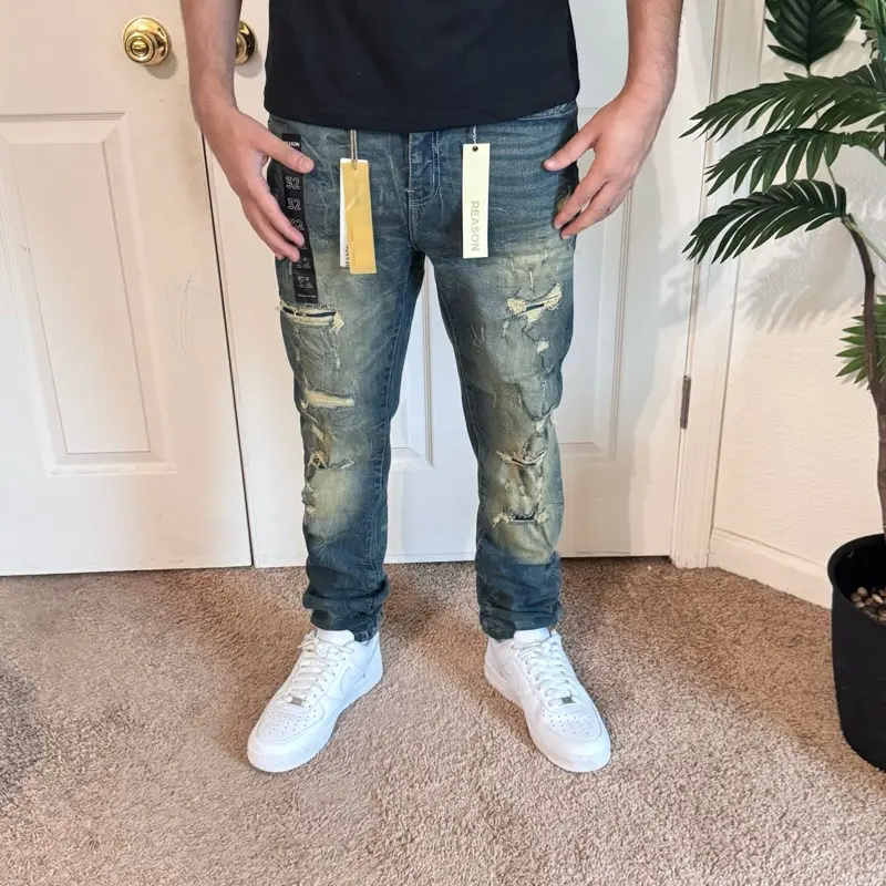 Men’s Slim Strechy Ripped Jeans.