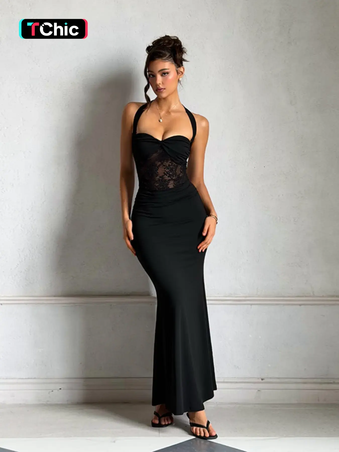 Elegant Halter Neck Lace Dress, Women's Feminine Fashionable Formal Wear Evening Party Gown, Perfect for Special Occasions, Chic and Timeless Design