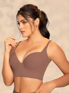 Brassier LA CARIÑOSA Molds the Girls and Enhances Them, Total Coverage Without Rolls on the Back or Under the Arm Wide Straps Adjustable to Your Shoulders for Comfort Womenswear