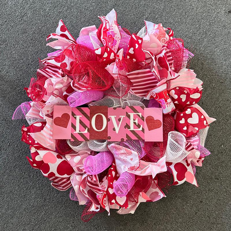 ZMOCEN-17 Inch Valentines Day Mesh Wreath, Valentines Wreaths for Front Door with Love Wooden Sign Fishnet Yarn, Valentines Day Wedding Decorations for Indoor and Outdoor