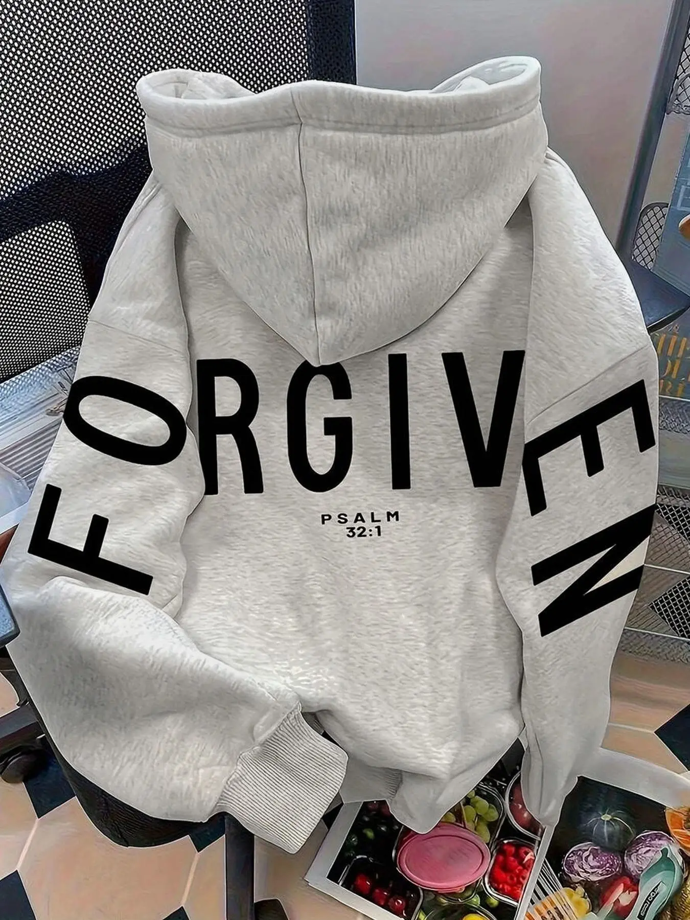 Women's oversized graphic hoodie sweatshirt with "YES I'M ALWAYS FREEZING! Me 24:7" print, a casual long-sleeved hoodie, suitable for everyday wear in autumn and winter. Warm Winter Outfit