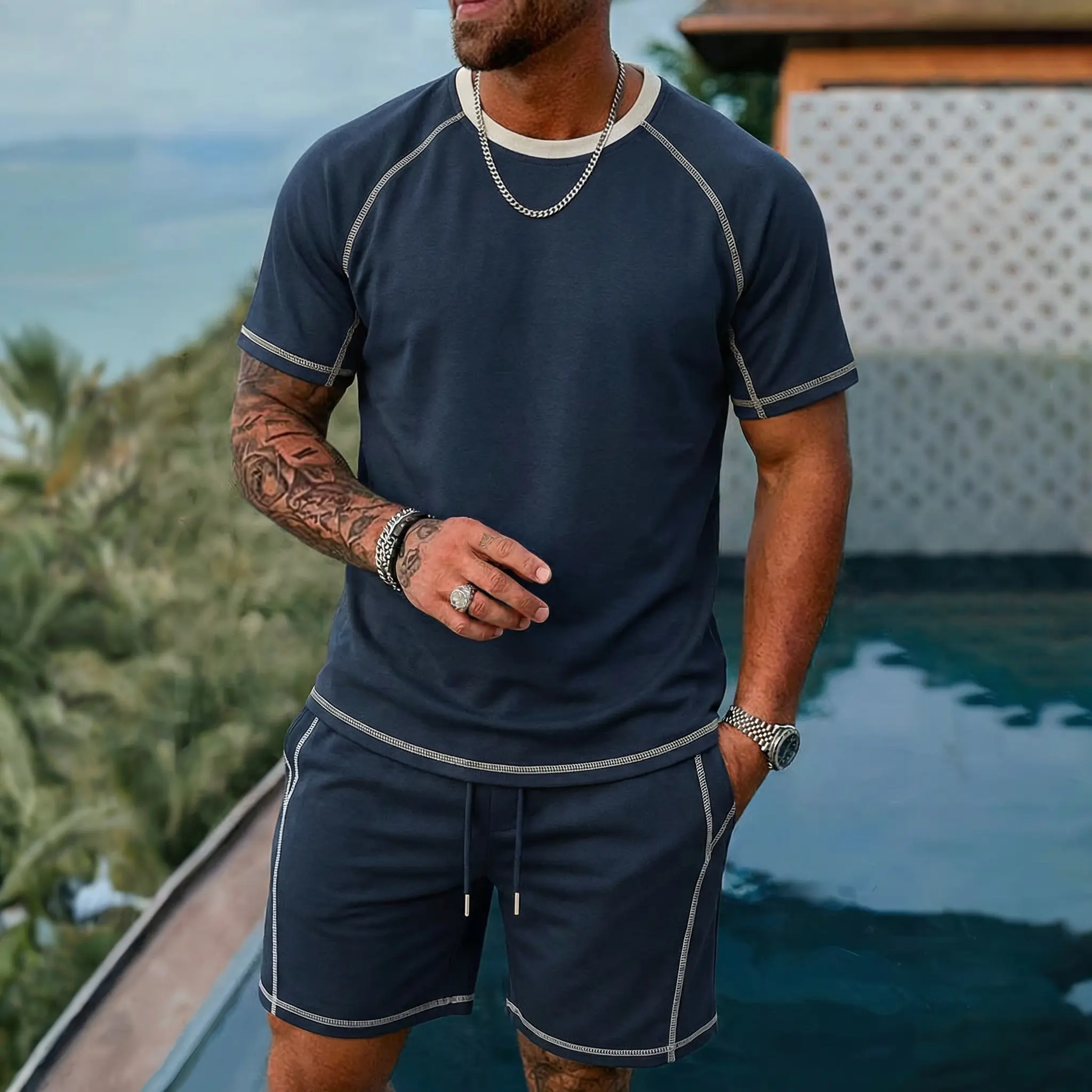 Men’s plus-size solid-color contrast-color raglan short-sleeve T-shirt and drawstring shorts set, a comfortable, breathable two-piece suitable for everyday outdoor wear—summer menswear. Casual Outfit