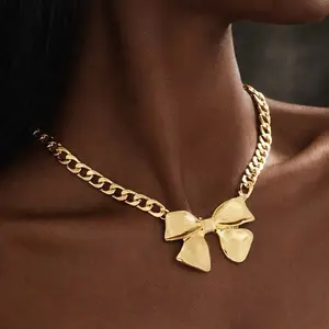 Gold Bow Necklace - Chunky Chain Design with Elegant Bow Pendant for Women's Fashion
