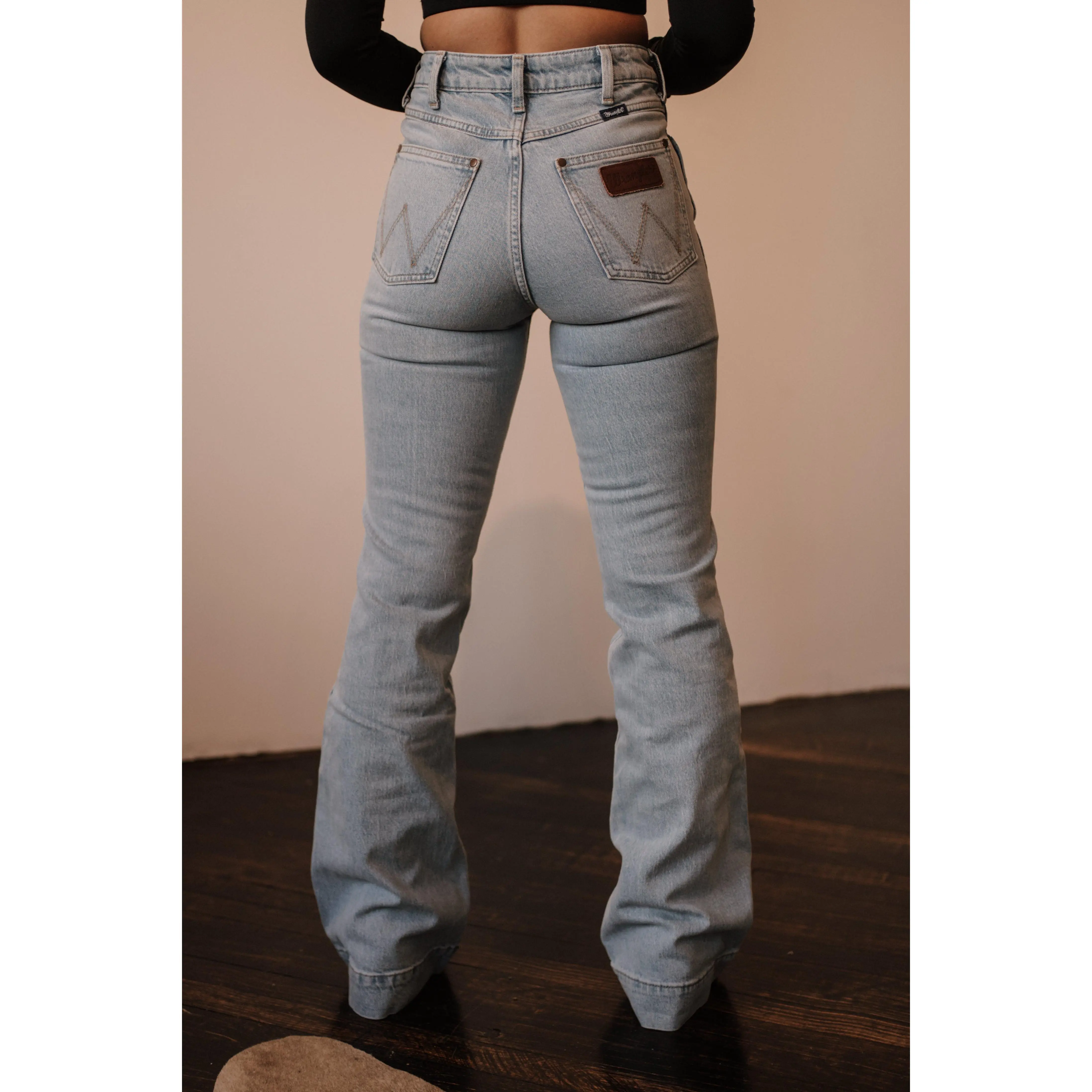 Wrangler Women's High-Waist Wide-Leg Cotton Jeans - Soft Stretch Denim Pants, Light Wash Finish, 1% Elastane
