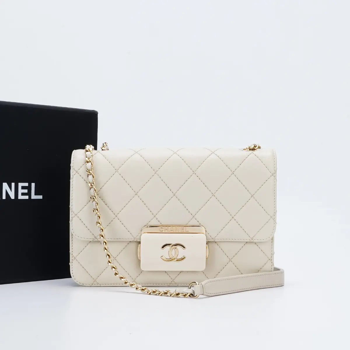 Pre-owned CHANEL lambskin Shoulder bags Small Beauty Lock Flap Bag Bgp150467