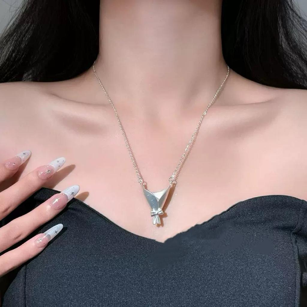 Gift For Mom Flower Bouquet Necklace(Without Flowers), Romantic, Blessing, Gratitude, Love, Elegance,Gift for Mothers, Loved Ones, and Family, Elegant Gift for Women Exquisite Jewelry Gift Jewelry Accessory