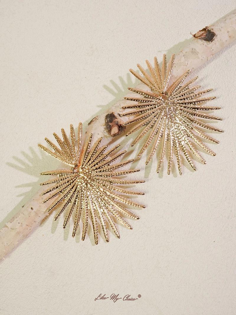 LikeMyChoice Retro Sunburst Gold-Plated Hoop Earrings Double-Layered 3D Design for Summer Beach & Date Night Ideal for Party & Night Out