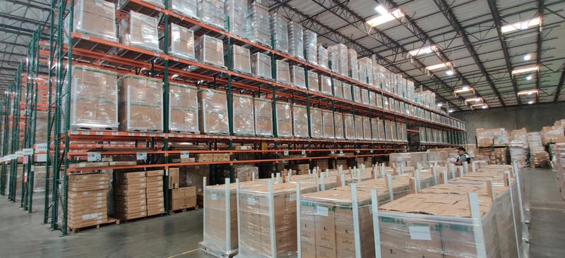 MEOKY 40oz Stainless Steel Insulated Tumbler – Maintains temperature for 24 hours, leak-proof and portable. Adapted to car, travel, and outdoor use. Available in multiple colors. The ideal Valentine's gift.