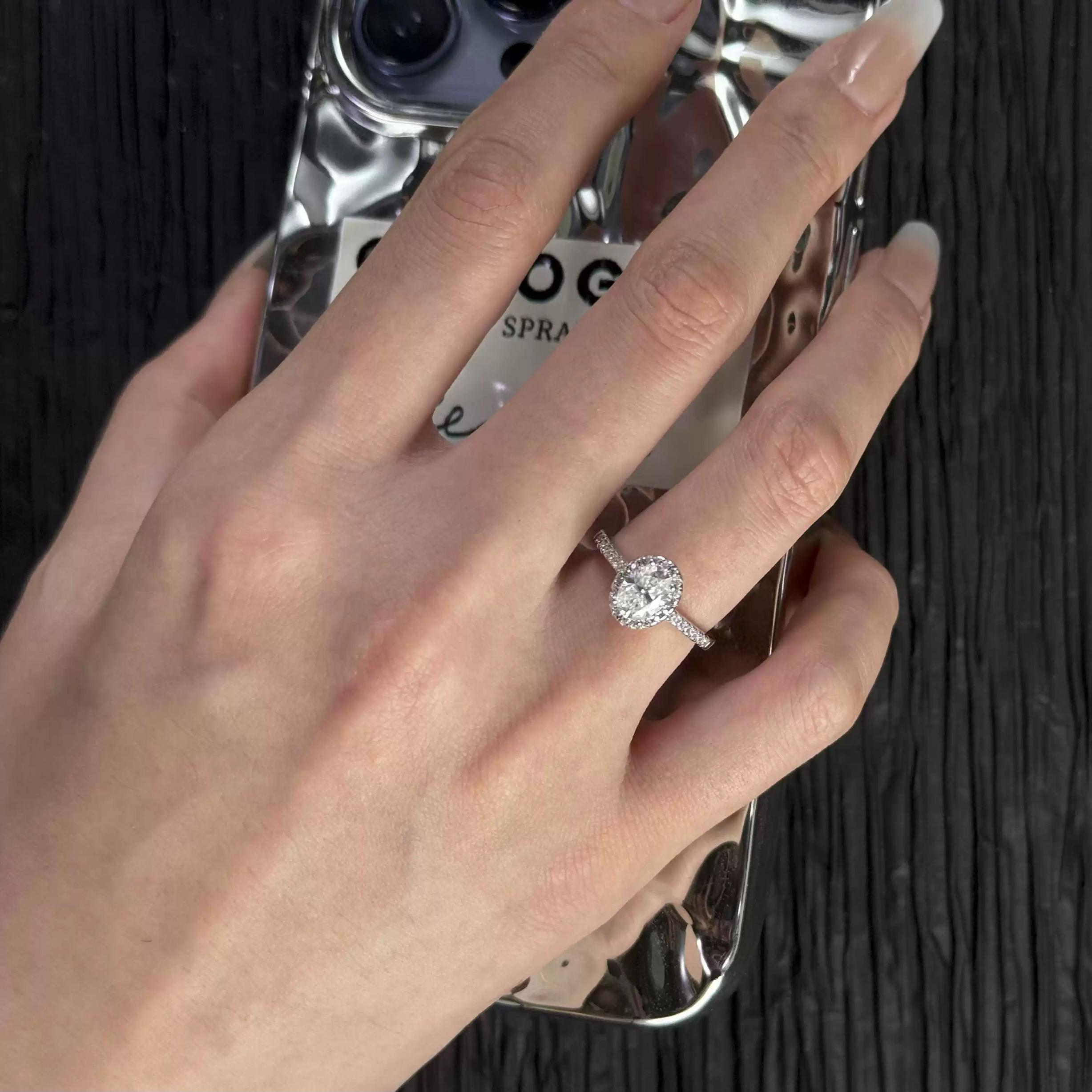 Drinsper S925 1.0ct DVVS Oval Synthenic Moissanite Ring Sterling Silver Elegant Forever Promise Ring for Women Girls Jewelry Gift for Mom Girlfriend Suitable for Wedding Engagement