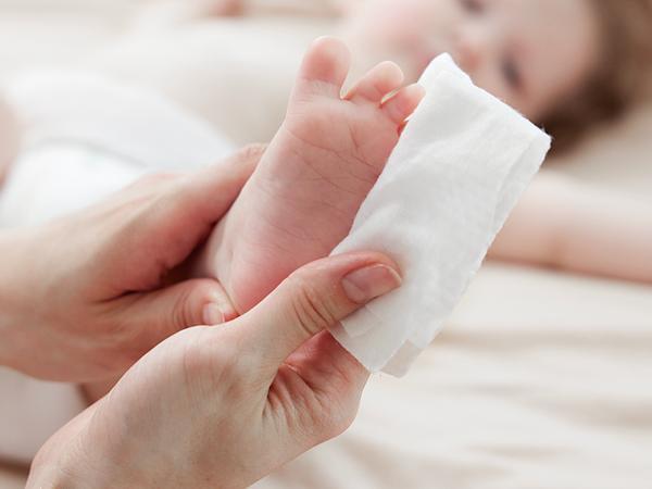 Momcozy Extra Large Baby Wipes for Babies and Kids - Unscented, Cleansing, and Moisturizing Infant Wipes - Safe and Gentle for Baby’s Sensitive Skin - Perfect Portable Gift for Moms and Convenient Travel Companion for Families-B