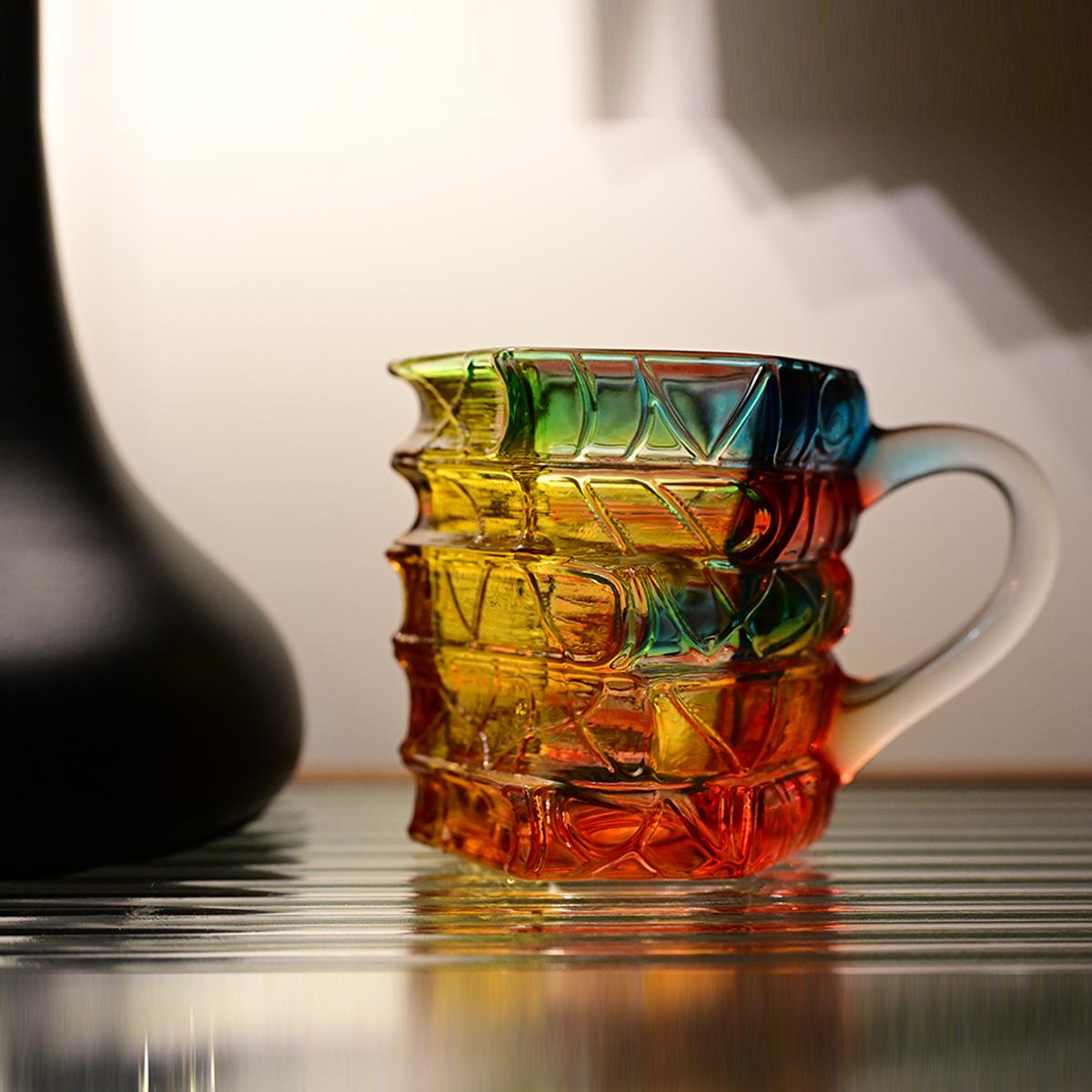 This 3D painted ceramic book-shaped mug is a unique, stackable coffee cup, the perfect gift for literature lovers, a creative and colorful book-themed gift, and a high-value gift for your boyfriend or girlfriend. It is reusable.