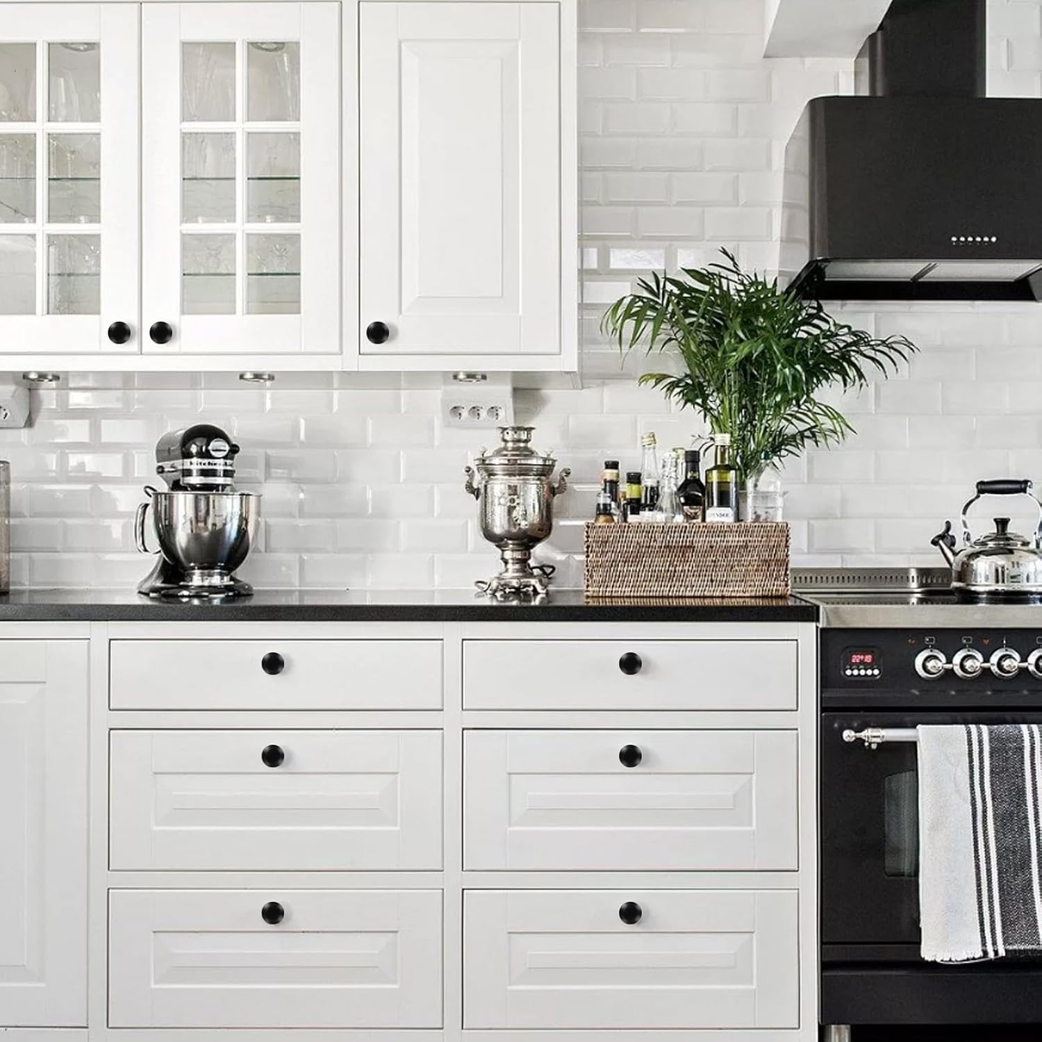 Romeda 18 Piece Drawer Hardware - Black 30mm Cabinet Knobs & Pulls for Dressers & Kitchens with Screw